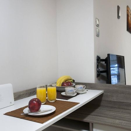 Studio Next To Agios Nikolaos Church Атина Екстериор снимка