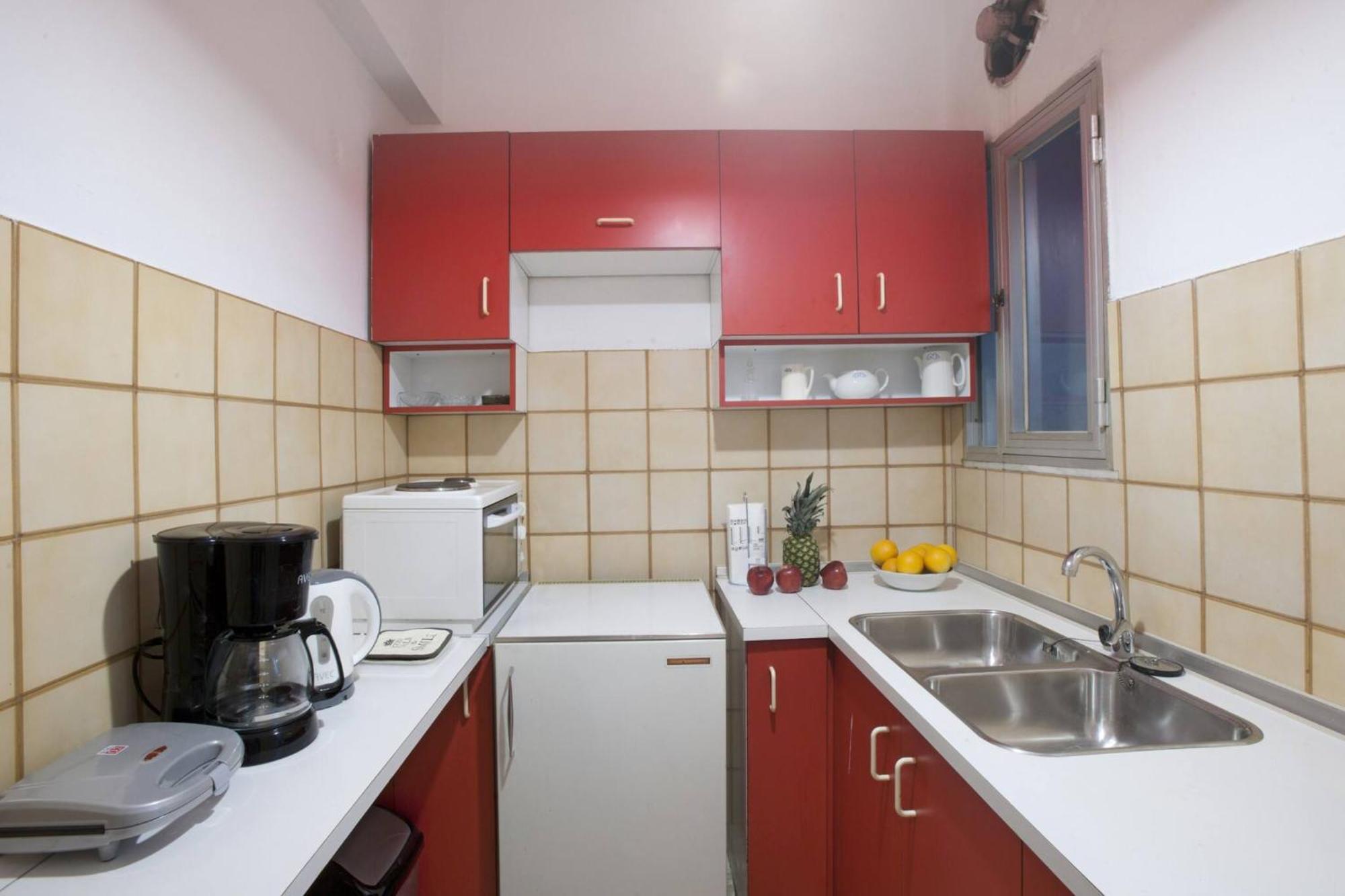 Studio Next To Agios Nikolaos Church Атина Екстериор снимка